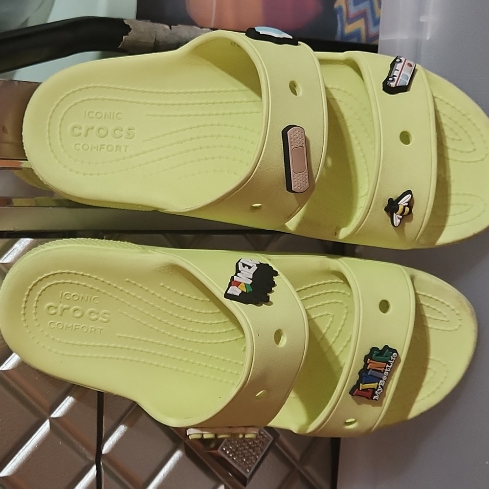 Crocs Classic Two-Strap Sandals Women's Size 11 Men's Size 9 Celery Green Slide